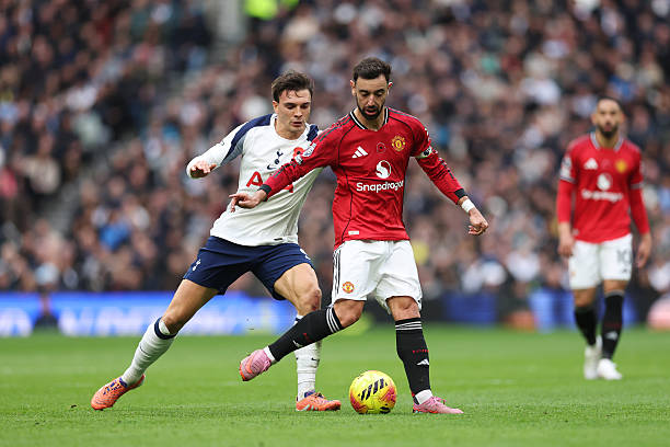 Manchester United vs Tottenham prediction 2026 with expert Premier League betting tips. Full analysis covering BTTS, Over/Under goals, Double Chance and match insights.
